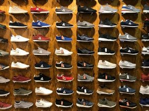 Athletic shoe stores Barcelona shines repairs near you