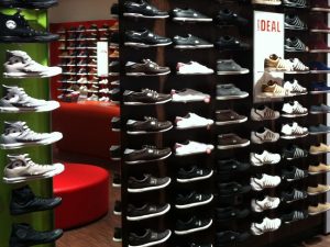 Athletic shoe stores Hamburg shines repairs near you
