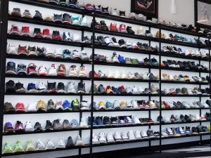 Athletic shoe stores Phoenix shines repairs near you