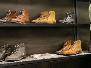 Athletic shoe stores Berlin shines repairs near you